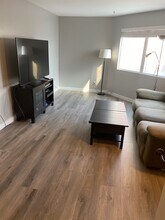 6400 Christie Ave, Unit 5123 in Emeryville, CA - Building Photo - Building Photo