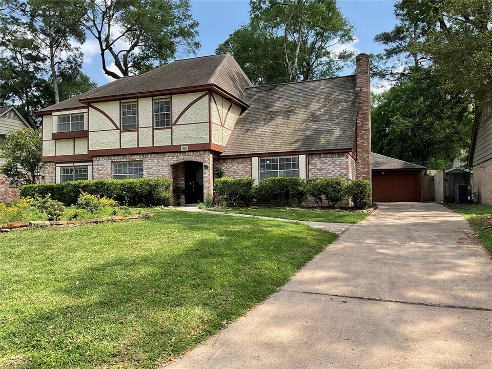 1015 Lodgehill Ln in Houston, TX - Foto de edificio