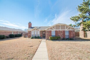 2611 Brandywyne Dr in Carrollton, TX - Building Photo