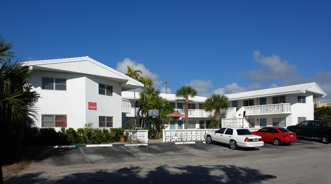 Joey B. Apartments in Pompano Beach, FL - Building Photo - Building Photo