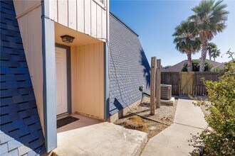 13813 Flintlock Dr in Corpus Christi, TX - Building Photo - Building Photo