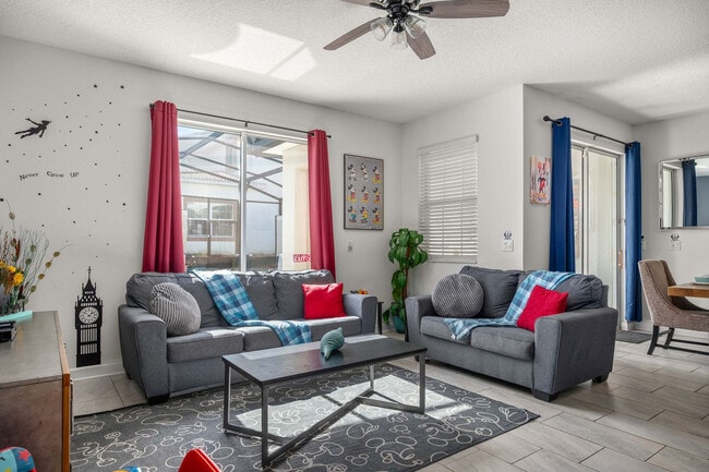 8988 Stinger Dr in Four Corners, FL - Building Photo - Building Photo