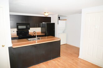 118 Meadow Ridge Rd in Absecon, NJ - Building Photo - Building Photo