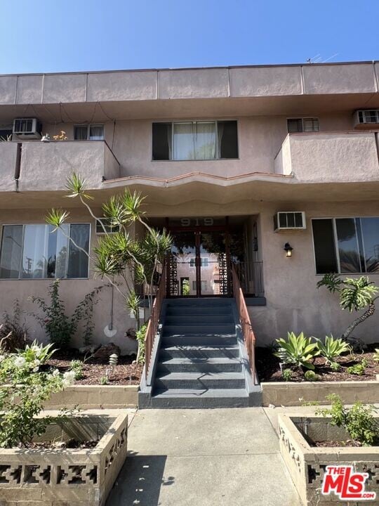 919 N Harper Ave in West Hollywood, CA - Building Photo