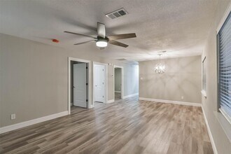 704 E 37th St in Houston, TX - Building Photo - Building Photo