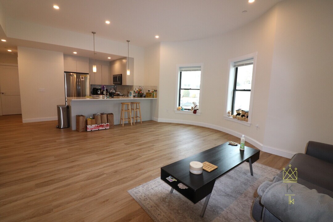 460 Washington St, Unit #1 in Boston, MA - Building Photo