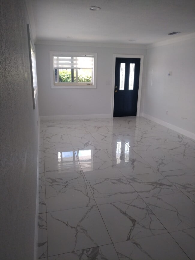 3501 NW 209th Ter in Miami Gardens, FL - Foto de edificio - Building Photo