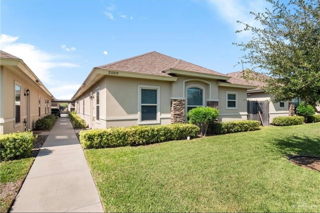 2009 Jackson St in Weslaco, TX - Foto de edificio