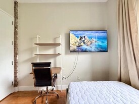 Furnished room/NOT APARTMENT in Brooklyn, NY - Building Photo