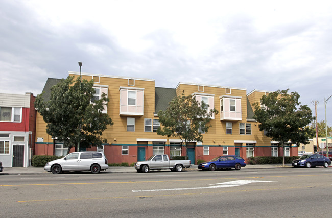 Stanley Avenue Apartments in Oakland, CA - Building Photo - Building Photo