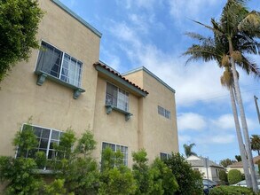 2423 Federal Ave, Unit 2419 in Los Angeles, CA - Foto de edificio - Building Photo