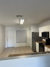 1311 Emerald Terrace in Fort Pierce, FL - Foto de edificio - Building Photo