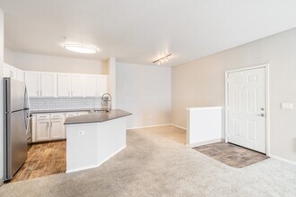 Center Pointe Apartment Homes in Beaverton, OR - Building Photo - Building Photo