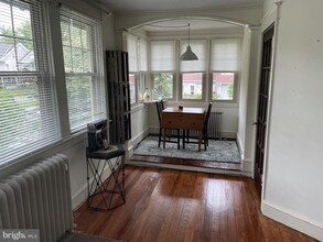 8 Montgomery Ave in Glenside, PA - Building Photo - Building Photo