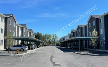 Ponderay Lodge in Ponderay, ID - Foto de edificio - Building Photo