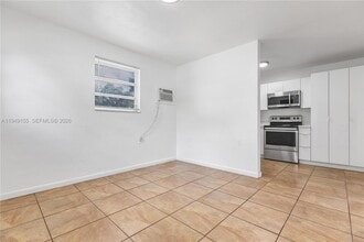 567 NW 90th St, Unit 3 in El Portal, FL - Building Photo - Building Photo