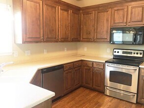 2087 Lequire Ln in Spring Hill, TN - Foto de edificio - Building Photo