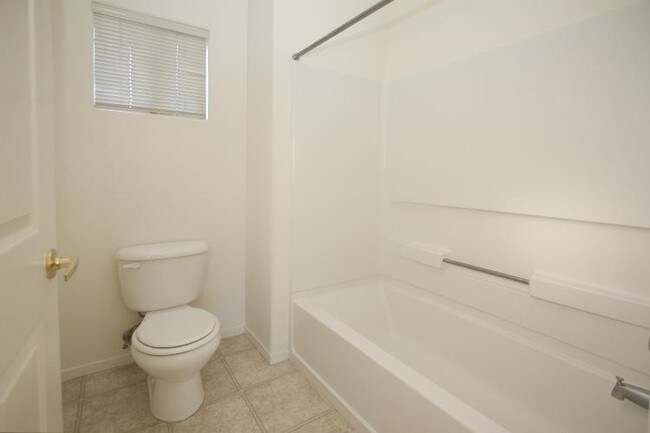 Swift Court Apartments in Fresno, CA - Building Photo - Interior Photo