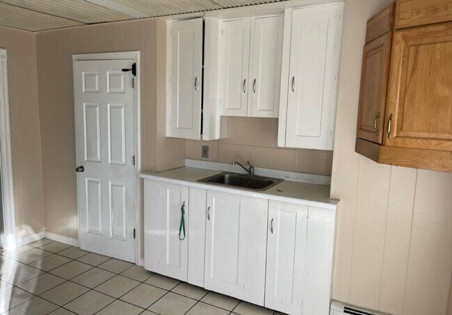 28 Tracy Ave in Griswold, CT - Building Photo - Building Photo