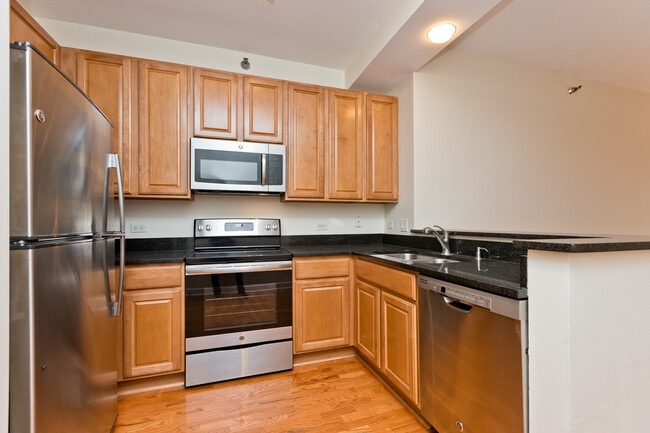1322 S Prairie Ave, Unit 609 in Chicago, IL - Building Photo - Building Photo