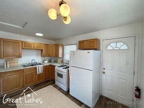 15433 Burr St in Taylor, MI - Building Photo - Building Photo