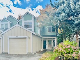 17449 NE 122nd St in Redmond, WA - Building Photo