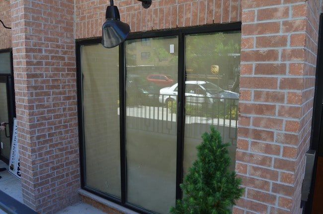 100 Sullivan Pl in Brooklyn, NY - Foto de edificio - Building Photo