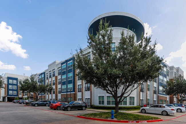 Addison Keller Springs in Addison, TX - Foto de edificio - Building Photo