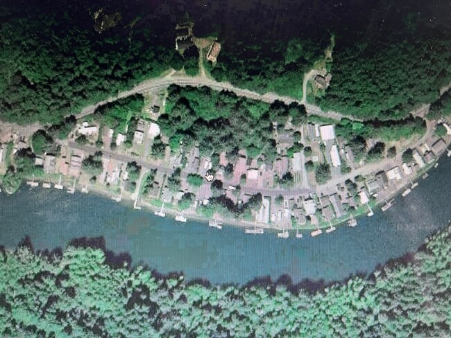 1977 S Windy Bend Dr in Lincoln City, OR - Building Photo - Building Photo