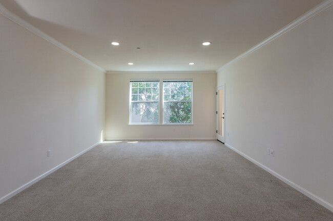 Encinal Place in Sunnyvale, CA - Building Photo - Interior Photo