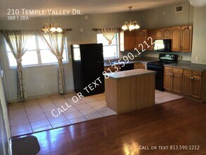 210 Temple Valley Dr in Temple Terrace, FL - Building Photo - Building Photo
