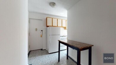 214 1st Ave in Manhattan, NY - Building Photo - Building Photo