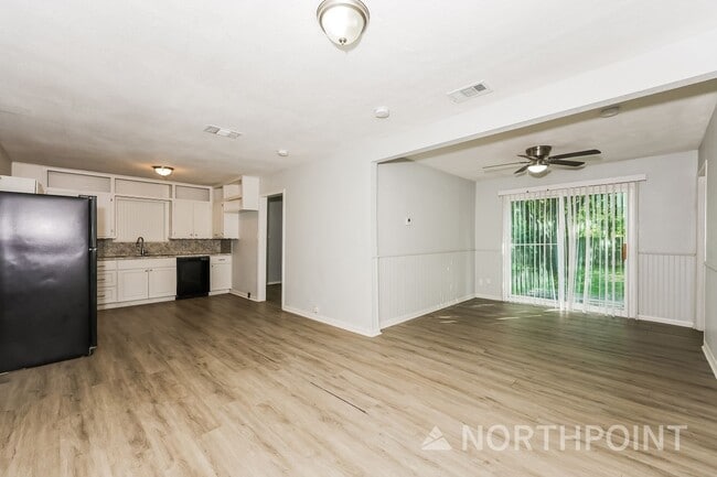 property at 1405 Granbury St