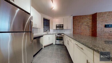129 E 97th St in New York, NY - Building Photo - Building Photo