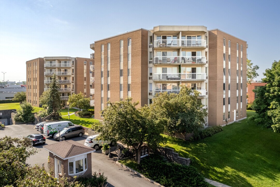 2326 Rue in Montréal, QC - Building Photo