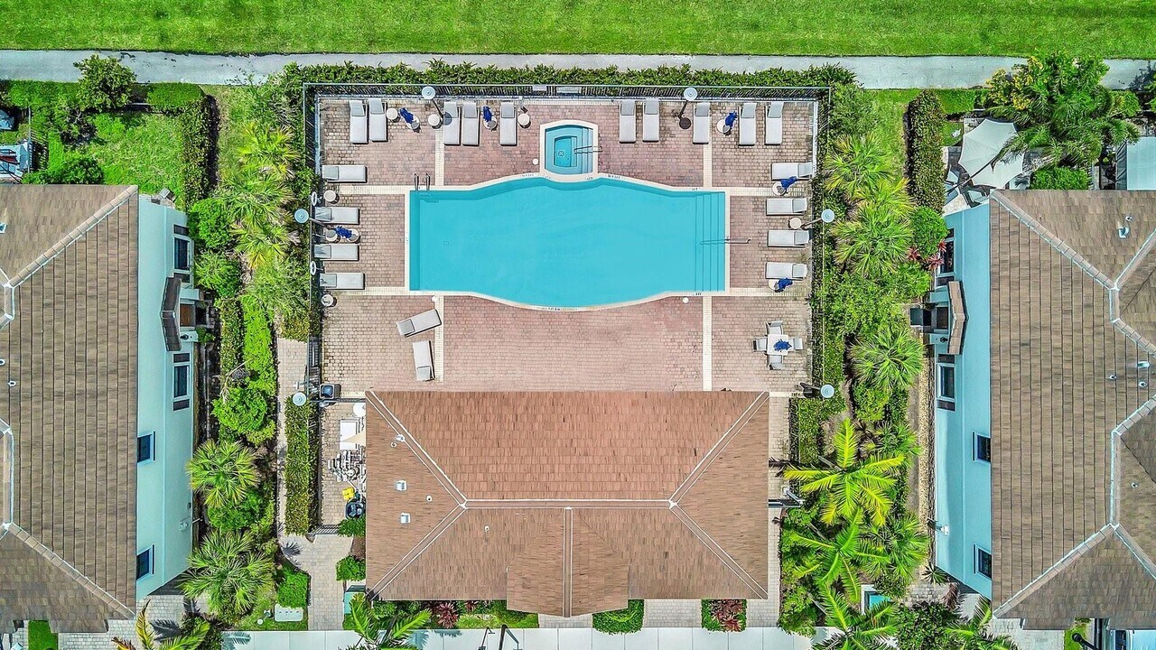 4668 Banker Terrace in Davie, FL - Building Photo