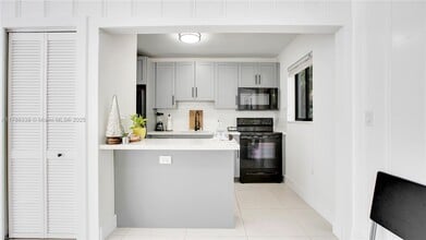 1750 NE 144th St, Unit 2 in North Miami, FL - Foto de edificio - Building Photo