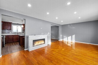 223 Warren St in Randolph, MA - Building Photo - Building Photo