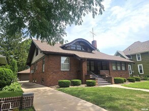 1155 N Cherry St in Galesburg, IL - Foto de edificio - Building Photo