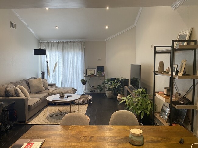 property at 620 W Hyde Park Blvd