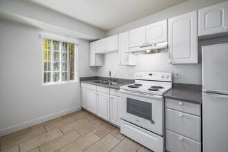 Carson Senior Village in Los Angeles, CA - Foto de edificio - Interior Photo