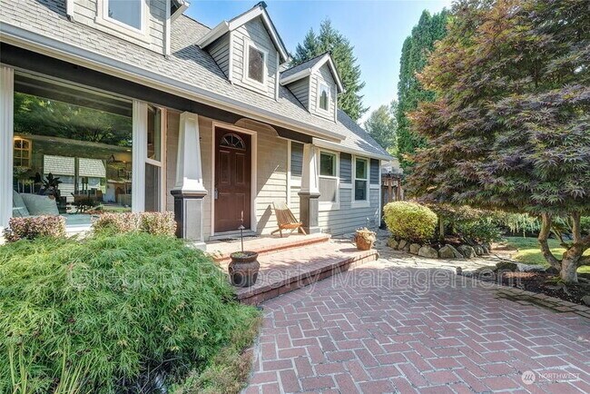 9772 NE 124th Pl in Kirkland, WA - Building Photo - Building Photo