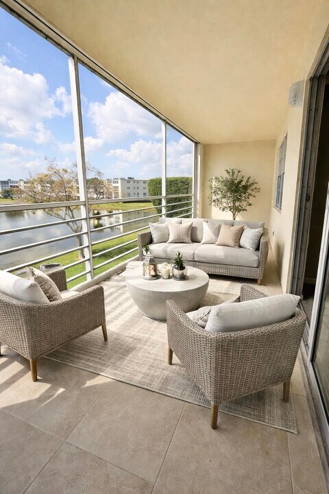 3085 Cornwall E in Boca Raton, FL - Building Photo