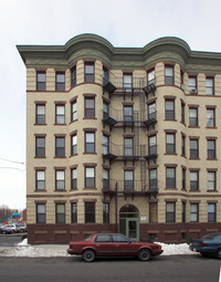 13 N East St in Holyoke, MA - Foto de edificio - Building Photo