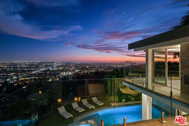 1500 Viewsite Terrace in Los Angeles, CA - Building Photo - Building Photo