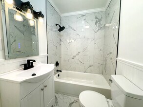 711 W 44th St, Unit C in Savannah, GA - Foto de edificio - Building Photo