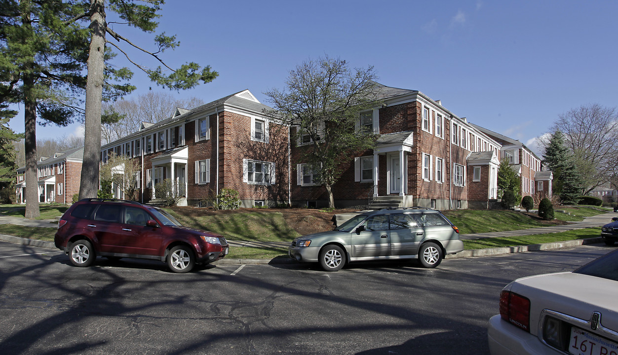 WPI Townhouses in Worcester, MA - Building Photo