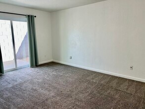 29 Black Pine Way in Oakdale, CA - Building Photo - Building Photo