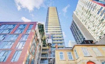 308 Jarvis St in Toronto, ON - Building Photo - Building Photo