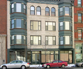 351-355 W Chicago Ave in Chicago, IL - Building Photo - Other